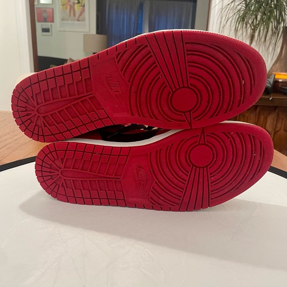 Jordan 1 high!  Gym red and black.  Size 12.  Great condition! - Picture 6 of 8
